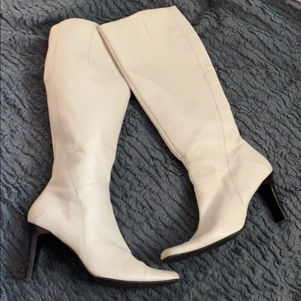 👢White/ cream narrow heel tall boots 👢